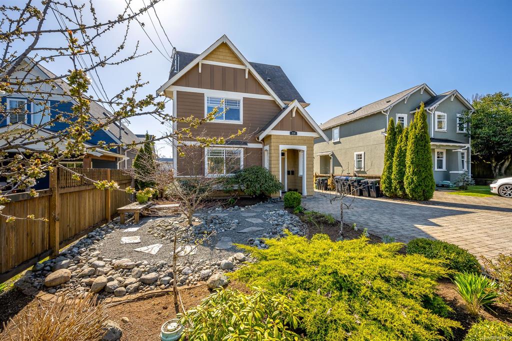 232 2nd St, 1050438, BC,