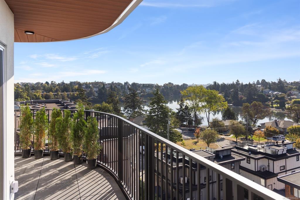Third View of 1075 Tillicum Rd, Central Block, Esquimalt, BC, V9A 2A4