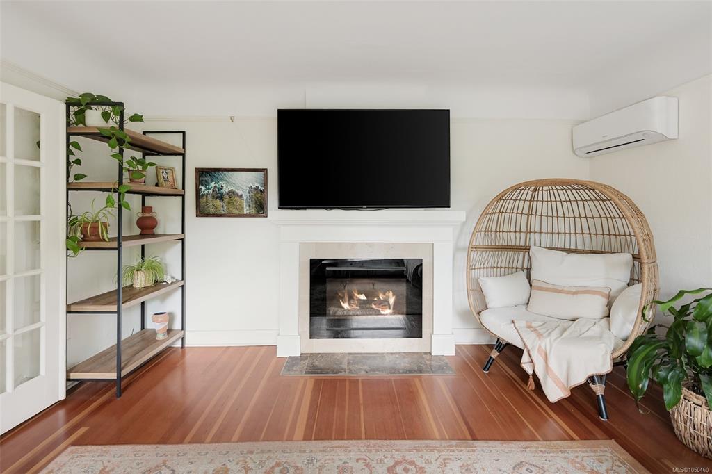 Fifth View of 1000 Tattersall Dr, Saanich, BC, V8X 2X2