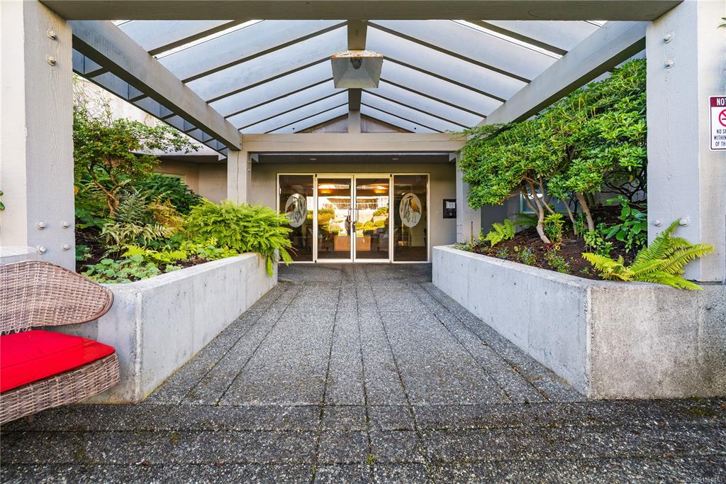 Third View of 350 South Island Hwy, SiverSeas, Campbell River, BC, V9W 1A5