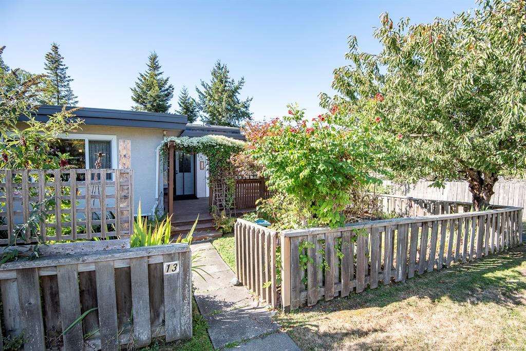 Second View of 3060 Harriet Rd, Saanich, BC, V9A 1T5