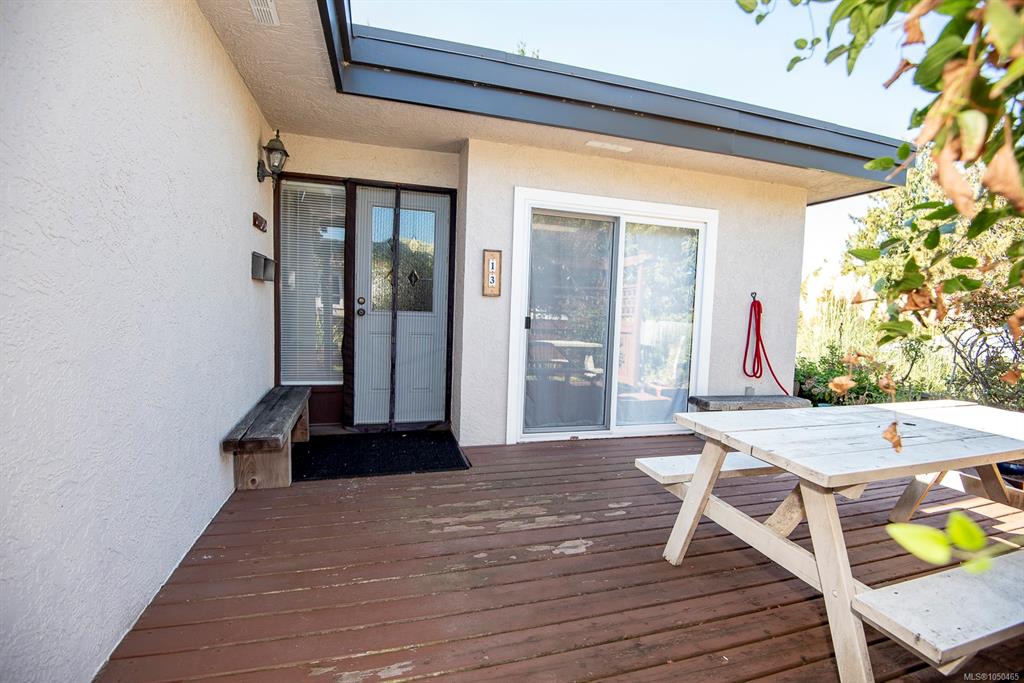 Third View of 3060 Harriet Rd, Saanich, BC, V9A 1T5