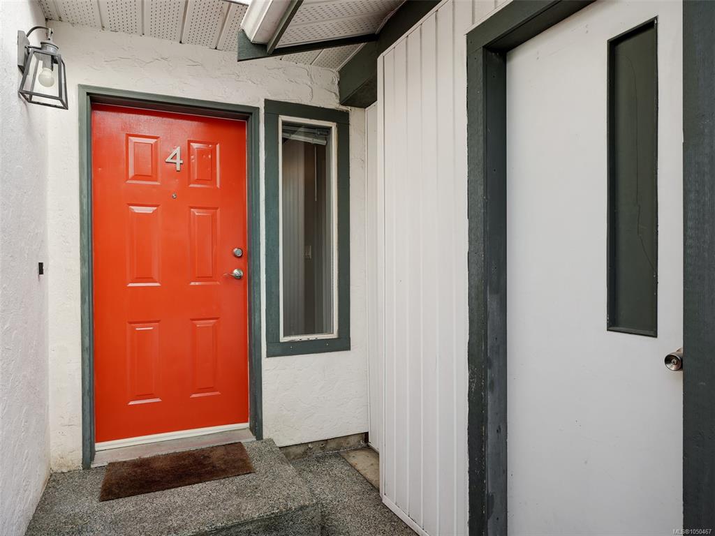 Second View of 9923 Seventh St, Sidney, BC, V8L 2V8
