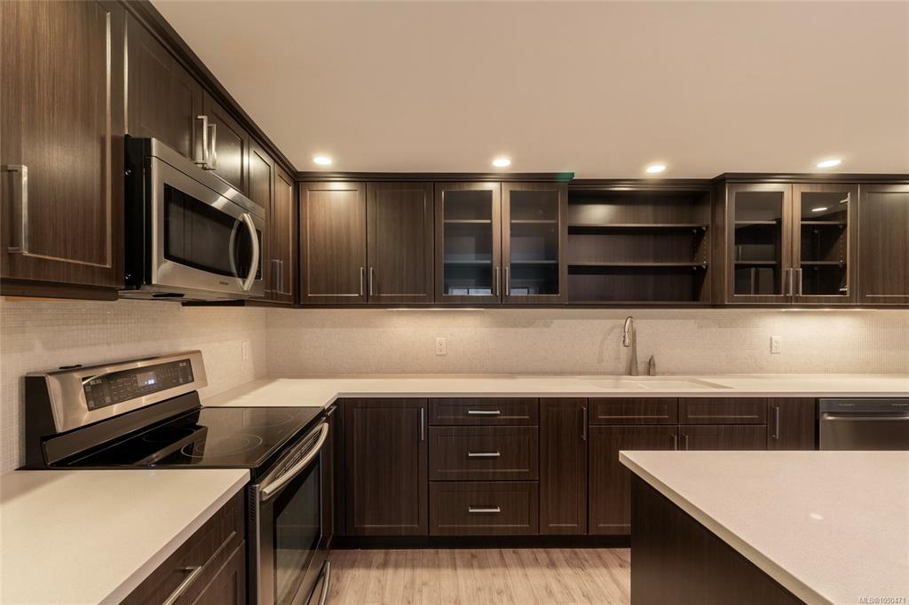 Fifth View of 1005 Mckenzie Ave, Saanich, BC, V8X 4A9