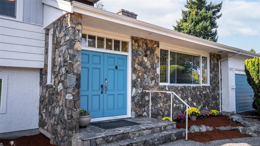 Fourth View of 1857 Hillcrest Ave, Saanich, BC, V8N 2R7