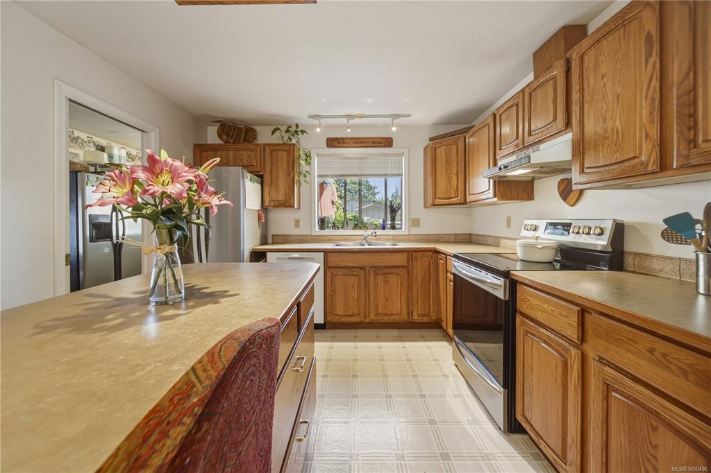 Fourth View of 476 Qualicum Rd, Qualicum Beach, BC, V9K 1B2