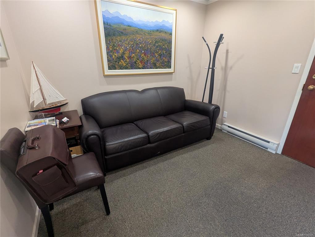 Third View of 2020 Richmond Ave, Victoria, BC, V8R 4P8