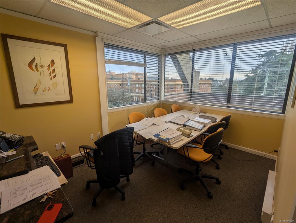 Fifth View of 2020 Richmond Ave, Victoria, BC, V8R 4P8