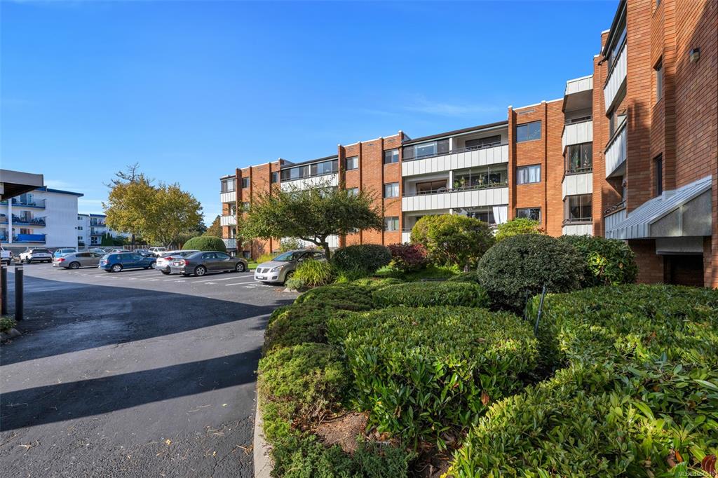 Second View of 853 Selkirk Ave, Esquimalt, BC, V9A 2T7