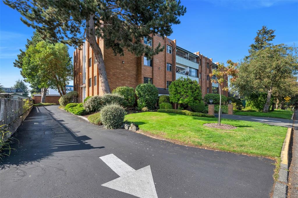 Third View of 853 Selkirk Ave, Esquimalt, BC, V9A 2T7