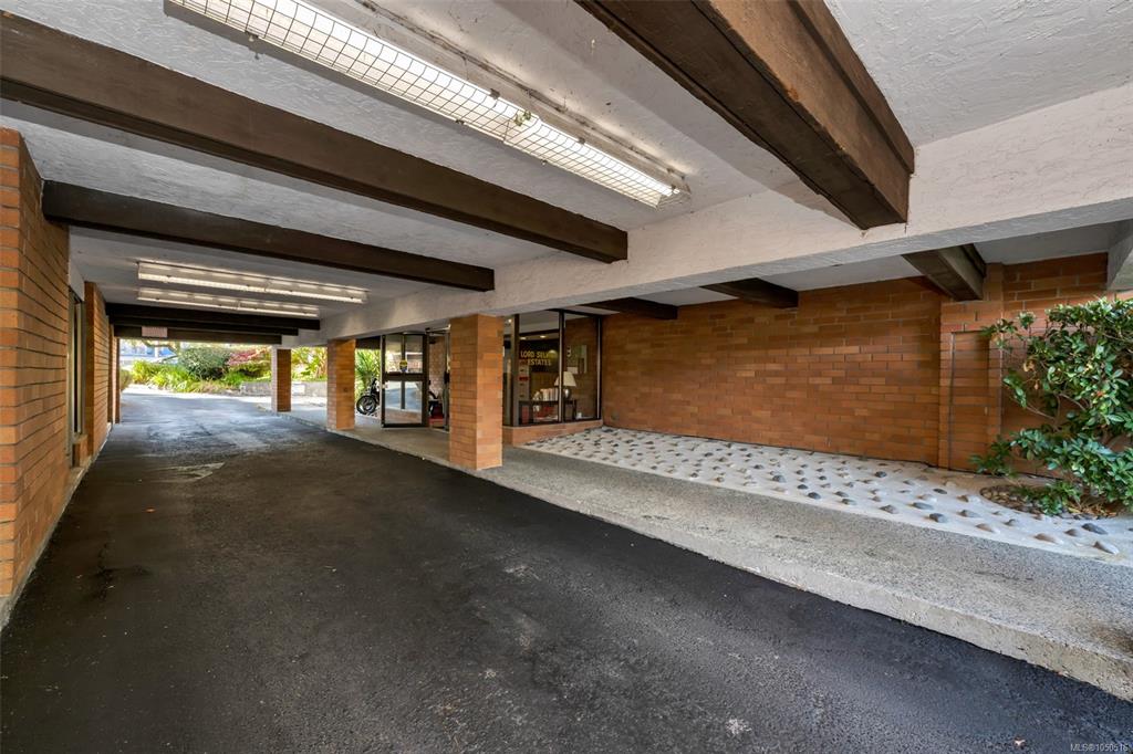Fourth View of 853 Selkirk Ave, Esquimalt, BC, V9A 2T7