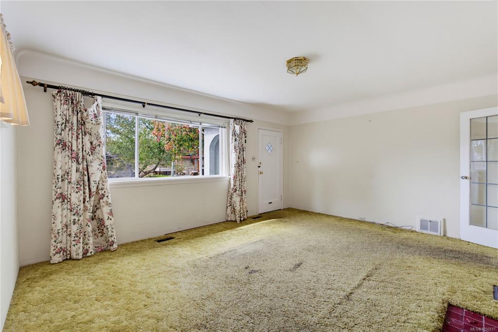 Fifth View of 2835 Fifth St, Victoria, BC, V8T 4B3