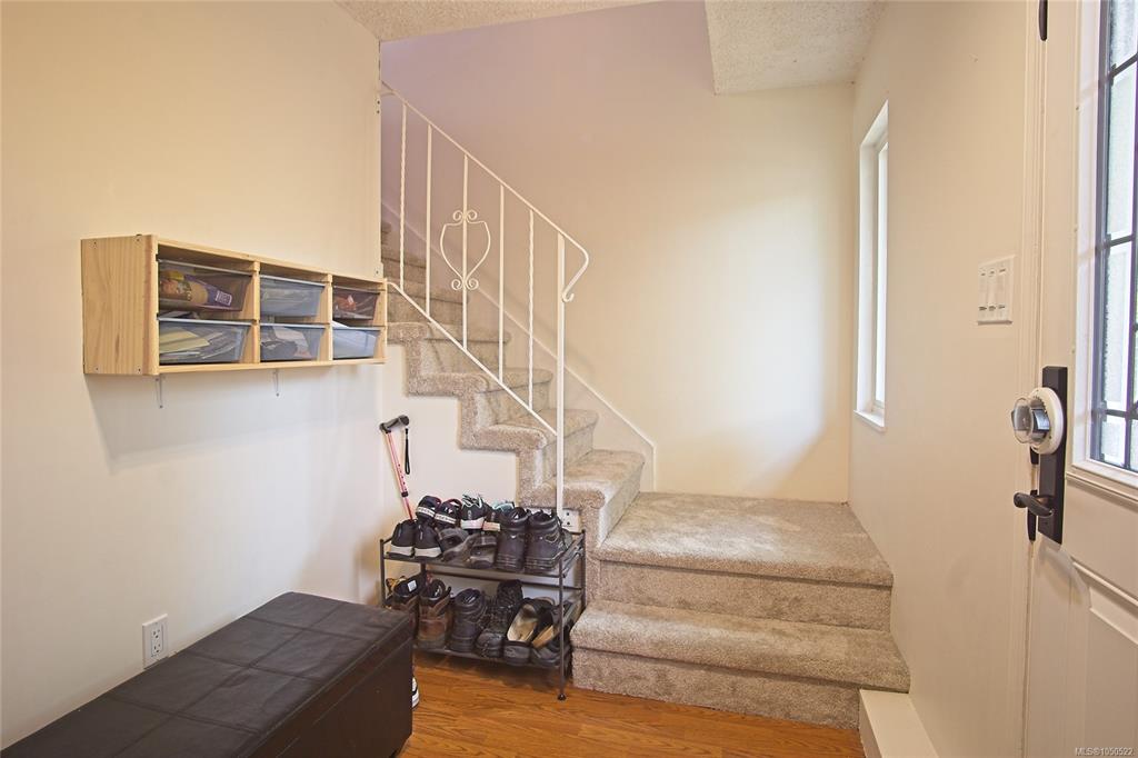Third View of 577 Sixth St, Sunnybrook, Nanaimo, BC, V9R 5W6