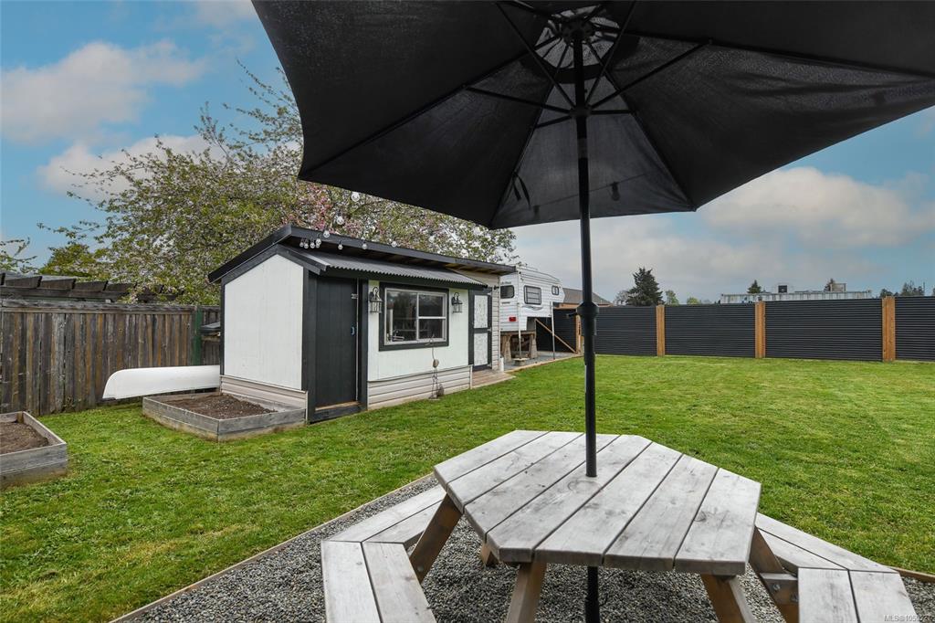 Fifth View of 656 14th St, Courtenay, BC, V9N 1W6