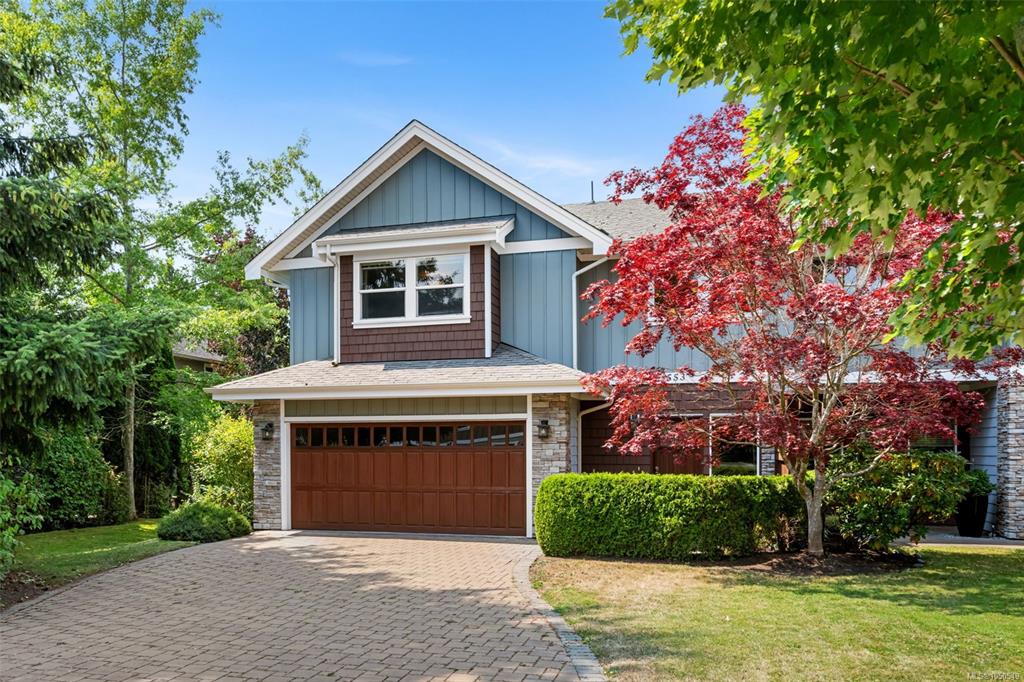 Third View of 553 Heatherdale Lane, Heatherdale Lane, Saanich, BC, V8Z 0A4