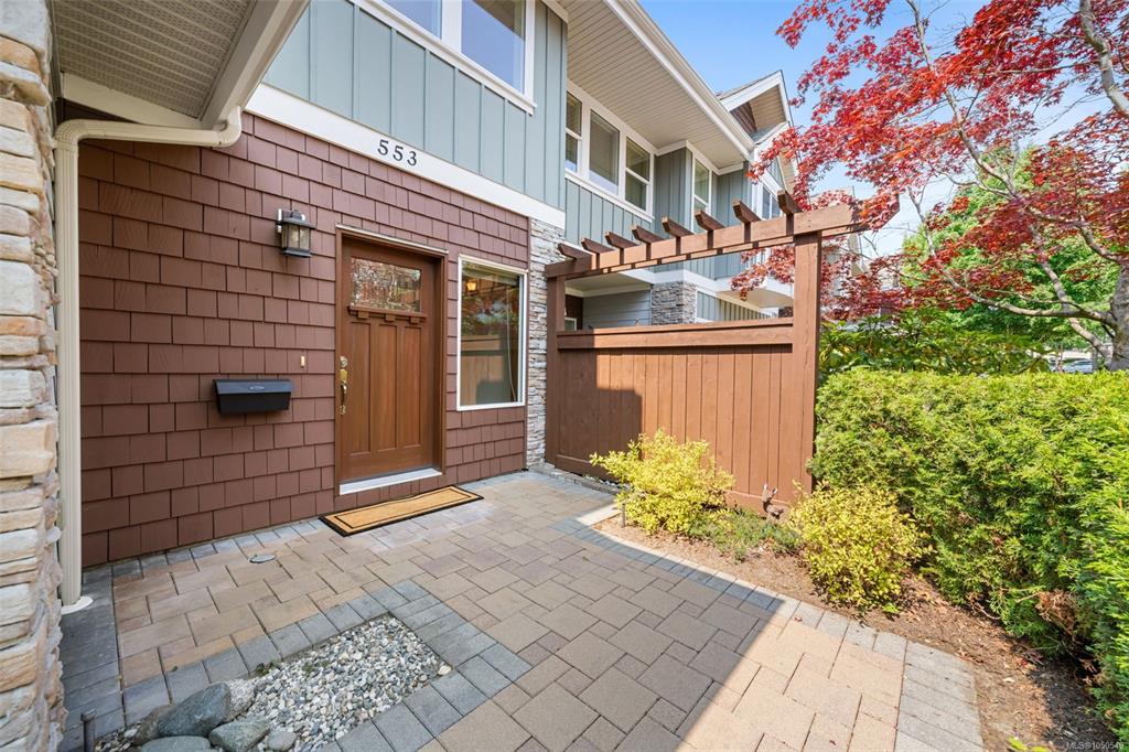 Fourth View of 553 Heatherdale Lane, Heatherdale Lane, Saanich, BC, V8Z 0A4