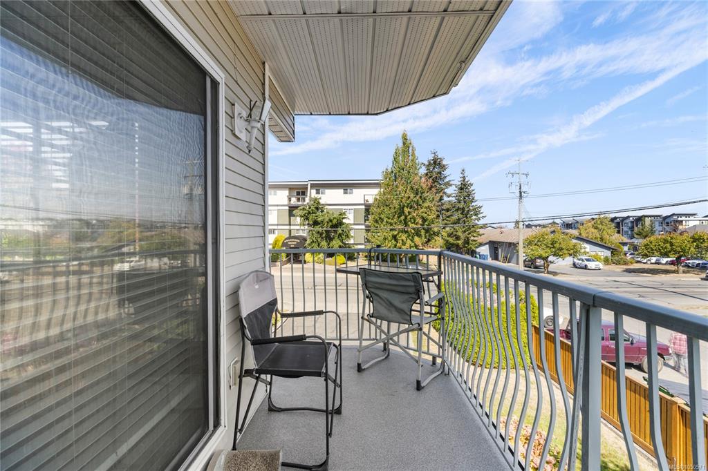 Fifth View of 266 Hirst Ave W, Emden House, Parksville, BC, V9P 2K9