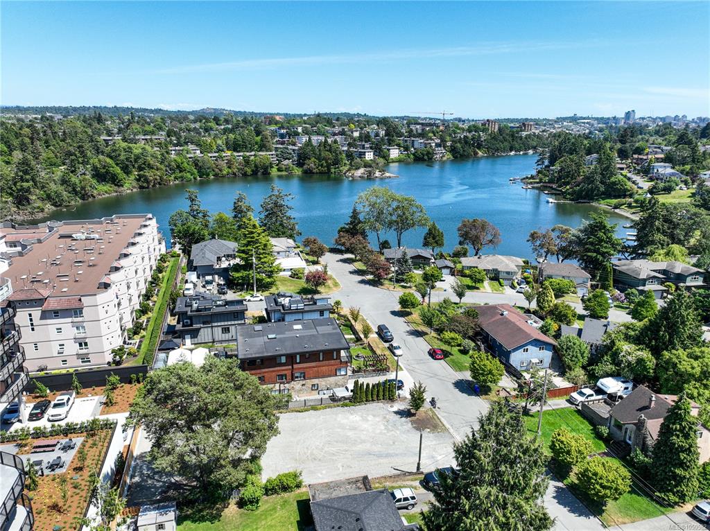Third View of 914 Mcnaughton Ave, Esquimalt, BC, V9A 4H1