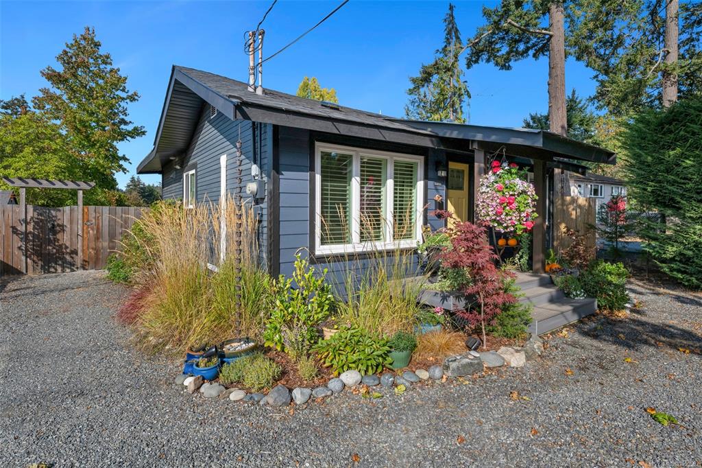 Fifth View of 4826 West Saanich Rd, Saanich, BC, V8Z 3H5