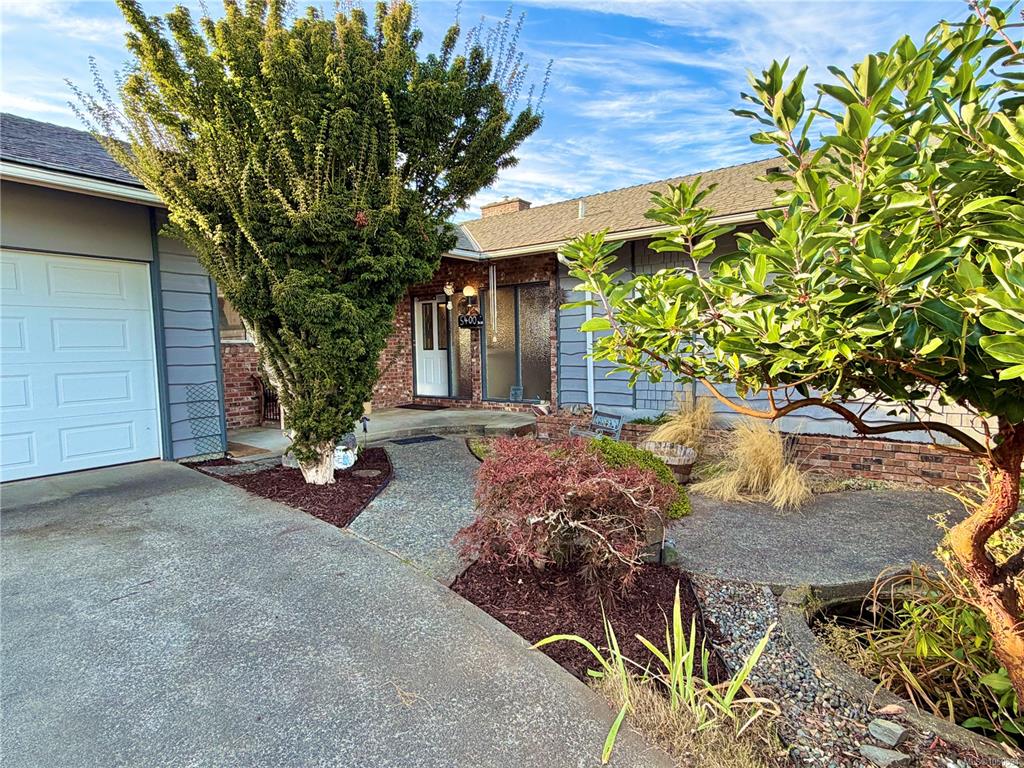 Third View of 5400 Entwhistle Dr, Nanaimo, BC, V9V 1H2