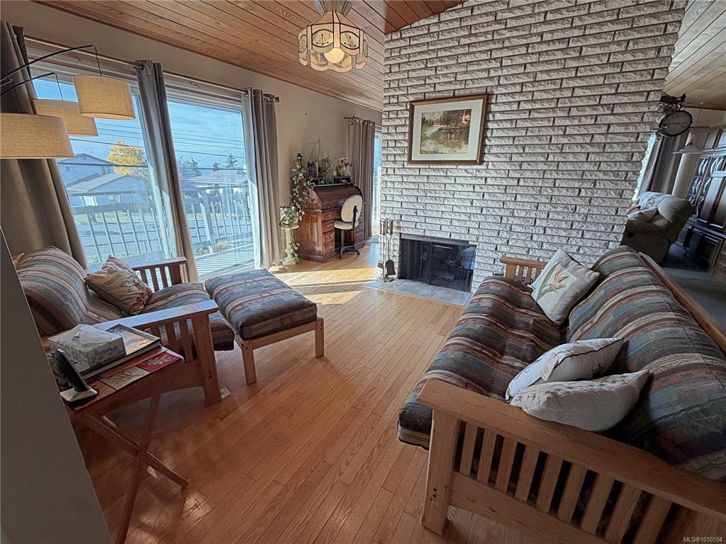 Fifth View of 5400 Entwhistle Dr, Nanaimo, BC, V9V 1H2