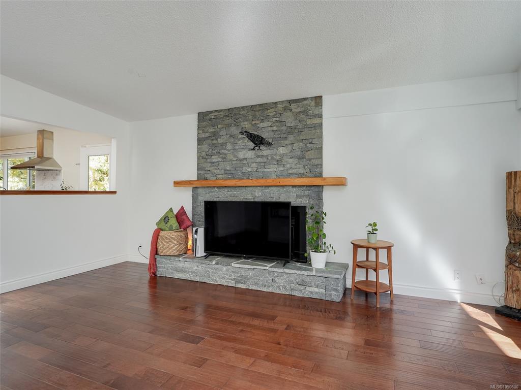 Third View of 5190 Lochside Dr, Saanich, BC, V8Y 2G3