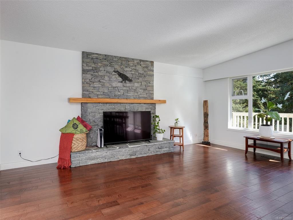 Fifth View of 5190 Lochside Dr, Saanich, BC, V8Y 2G3