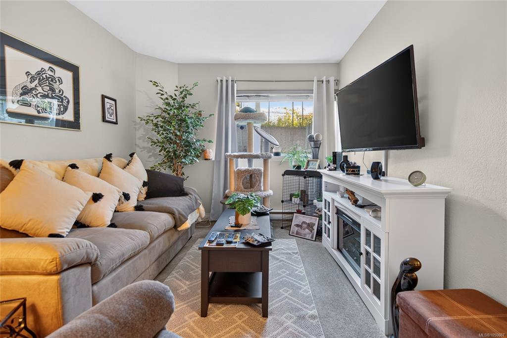 Fourth View of 200 Back Rd, Hollyridge Manor, Courtenay, BC, V9N 3W6