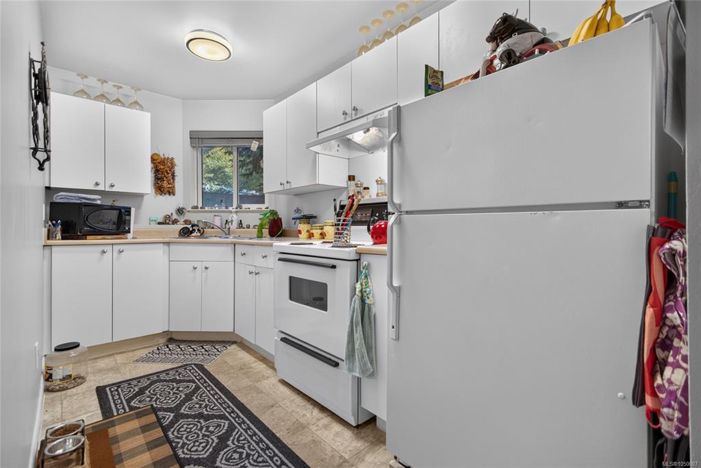 Fifth View of 200 Back Rd, Hollyridge Manor, Courtenay, BC, V9N 3W6