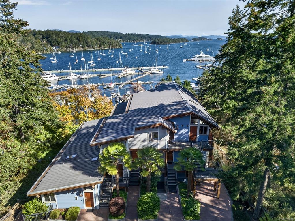 Third View of 118 Rainbow Rd, Salt Spring, BC, V8K 2R7