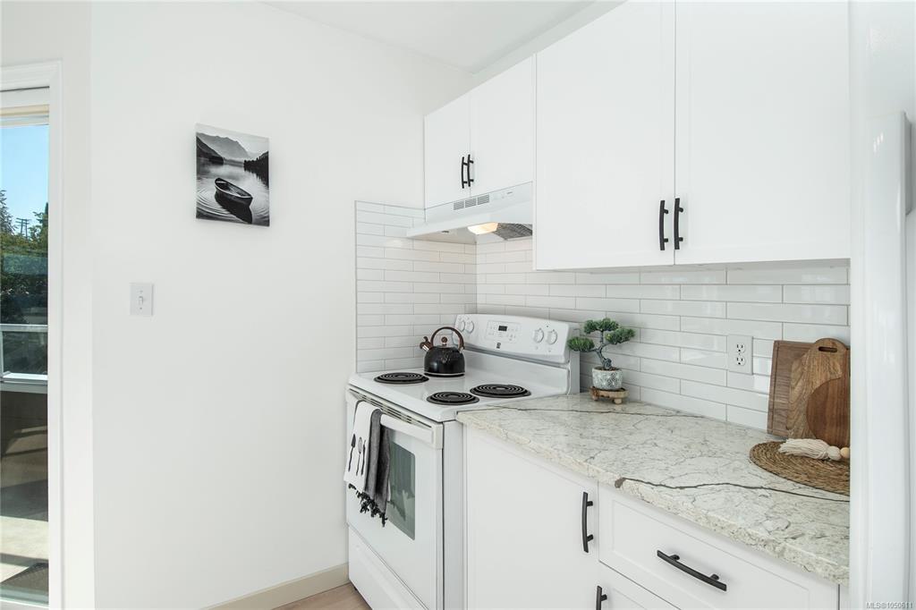 Fourth View of 300 St Anns Rd, Campbell River, BC, V9W 4C6