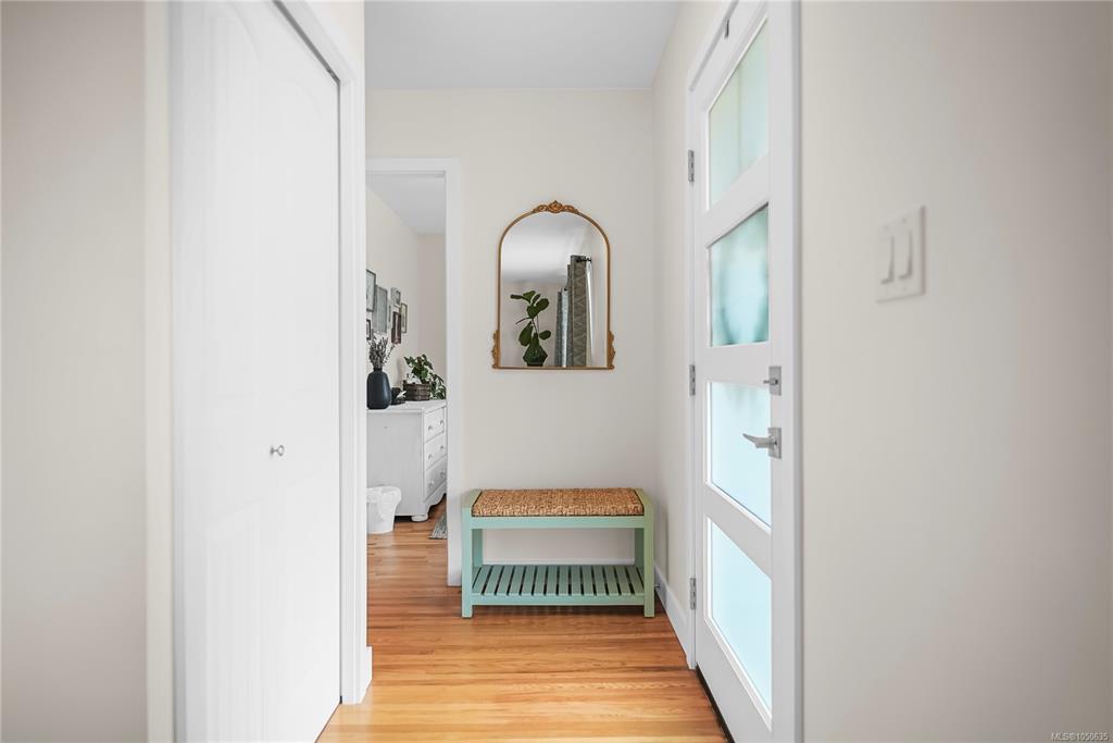 Fifth View of 524 Warren Ave, Saanich, BC, V8Z 2J5