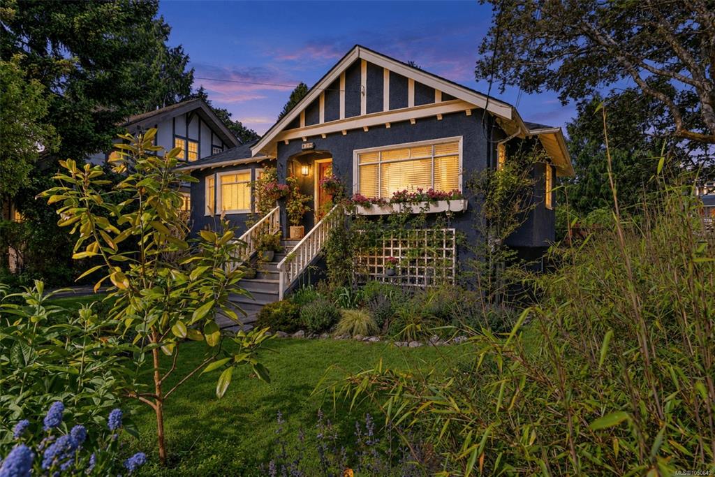 Third View of 970 Bank St, Victoria, BC, V8S 4B2