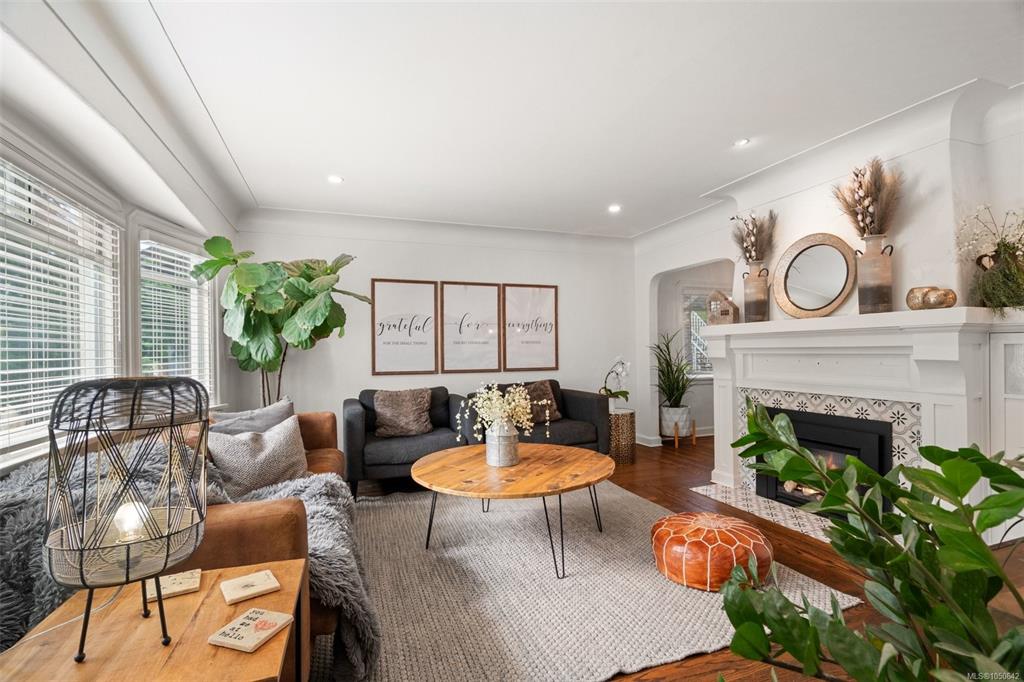 Fourth View of 970 Bank St, Victoria, BC, V8S 4B2
