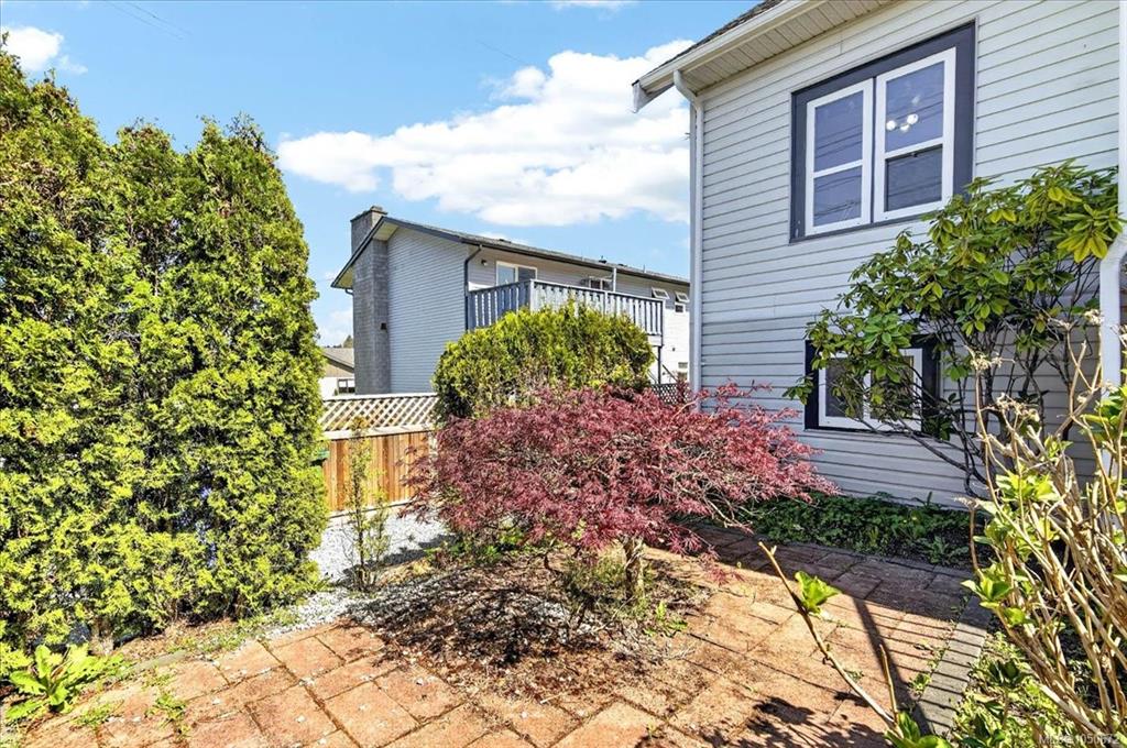 2893 11 Th Ave, 1050672, BC,