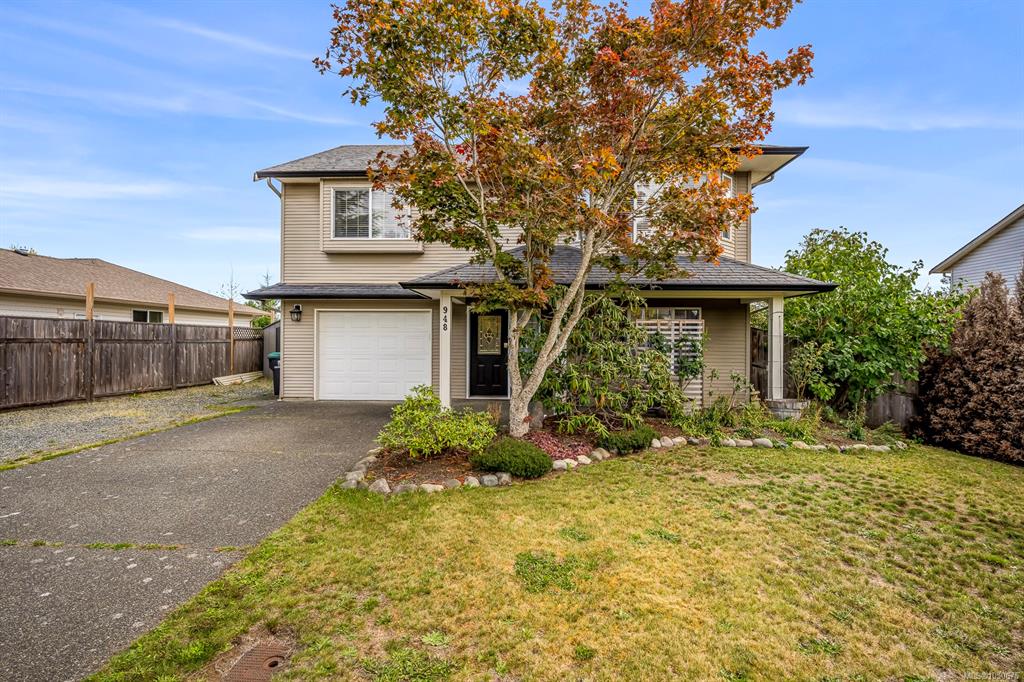 Third View of 948 Brooks Pl, Courtenay, BC, V9N 9E3