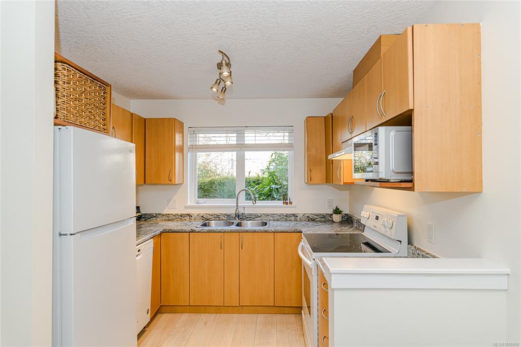 Third View of 3180 Albina St, Tillicum, Saanich, BC, V9A 1Z5