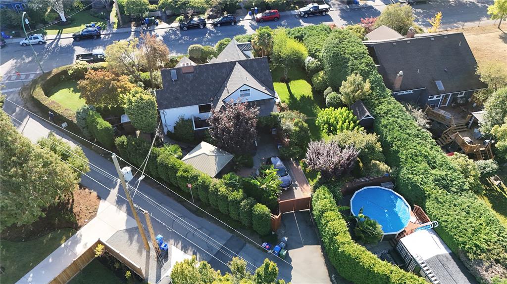 Third View of 2390 Musgrave St, Oak Bay, BC, V8R 5Y2