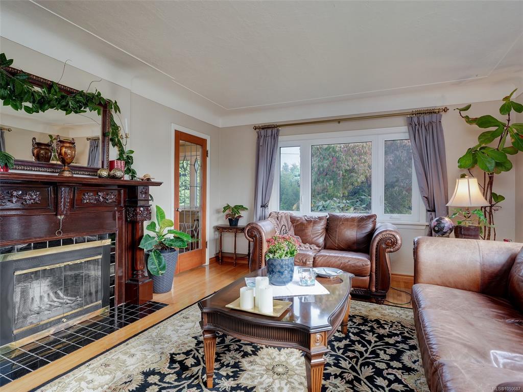 Fourth View of 2390 Musgrave St, Oak Bay, BC, V8R 5Y2