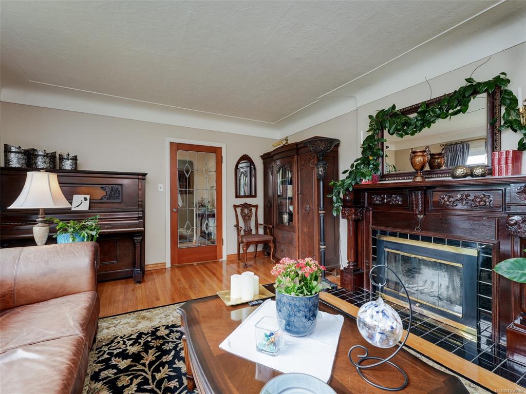 Fifth View of 2390 Musgrave St, Oak Bay, BC, V8R 5Y2