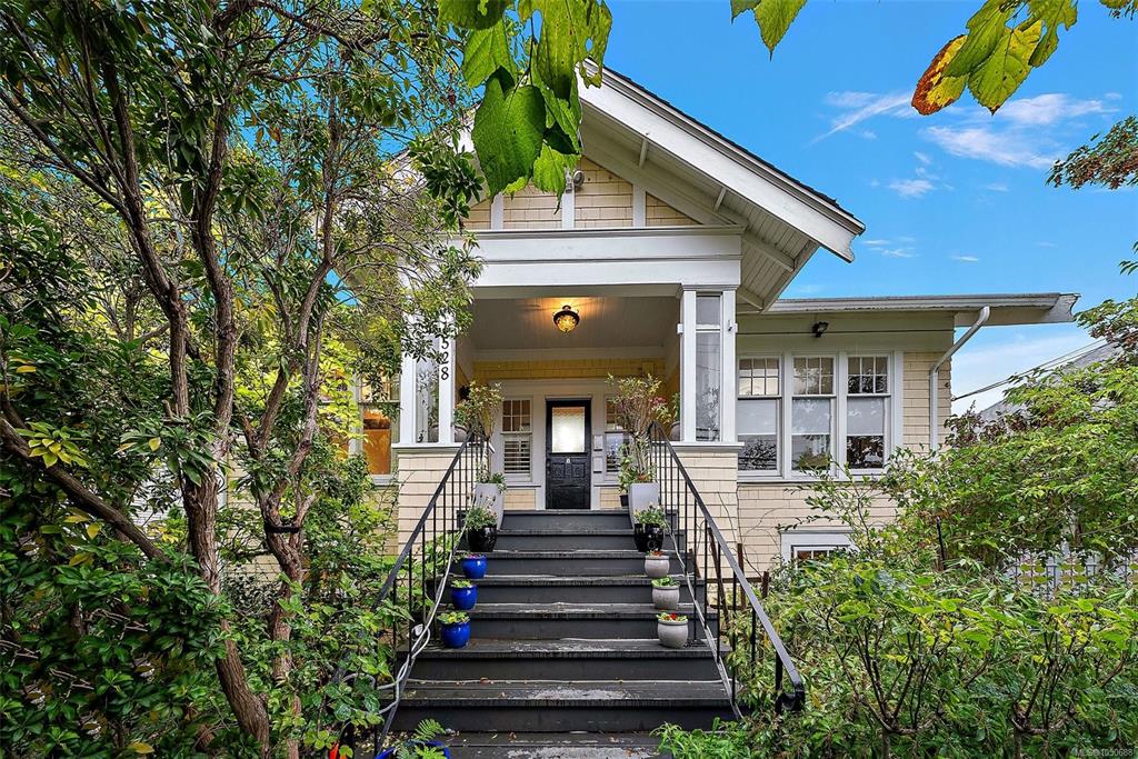 1528 Foul Bay Rd, 1050688, BC,