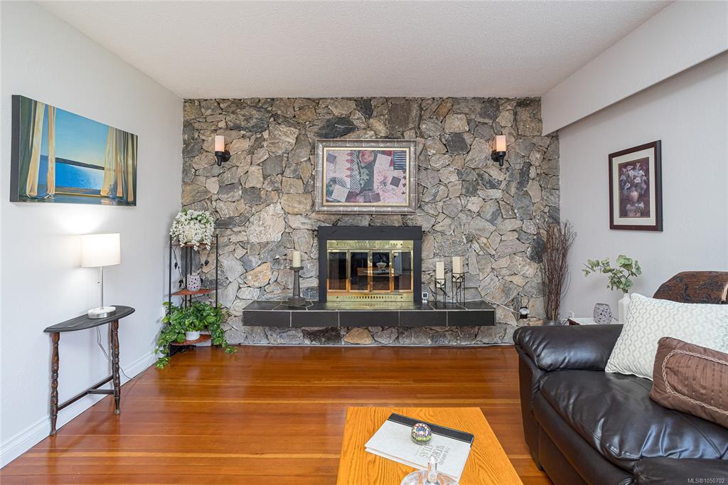 Fourth View of 3155 Earl Grey St, Saanich, BC, V9A 1X1