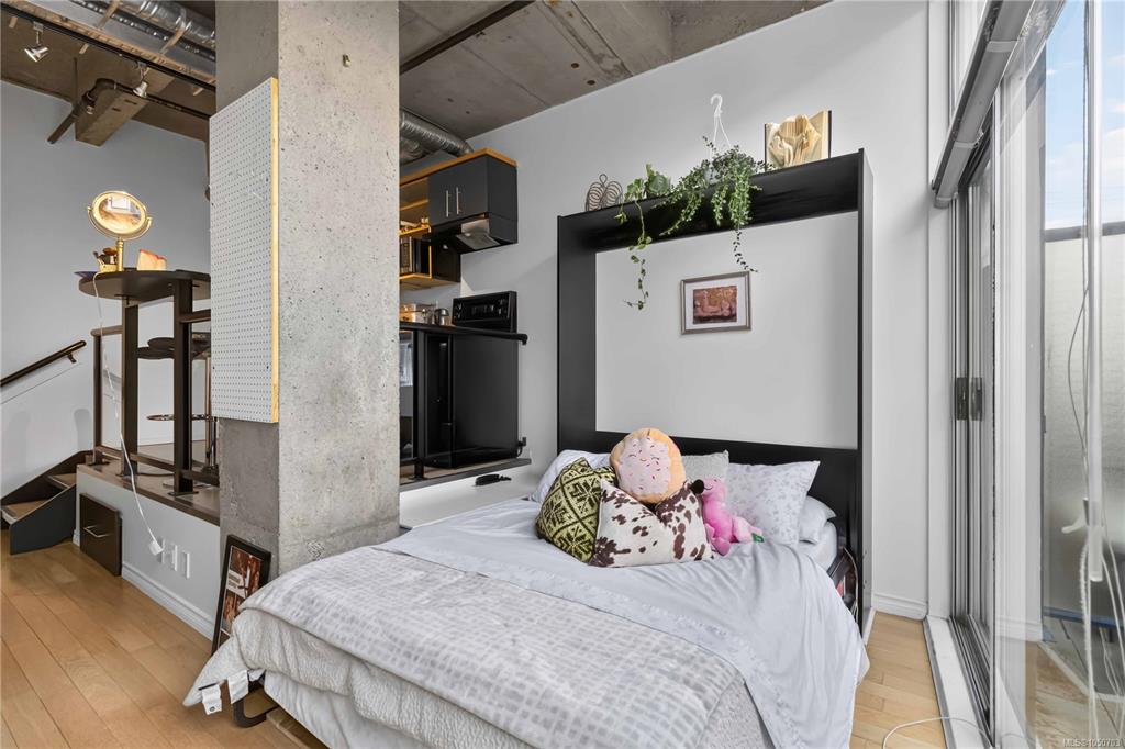 Fifth View of 1061 Fort St, Victoria, BC, V8V 5A1