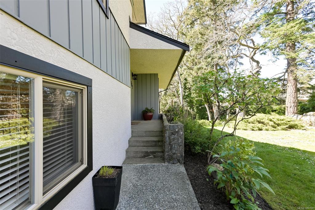 Fourth View of 967 Ridgeway St, Saanich, BC, V8X 3C2
