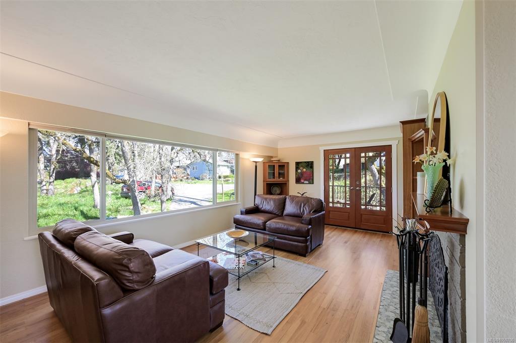 Fifth View of 967 Ridgeway St, Saanich, BC, V8X 3C2