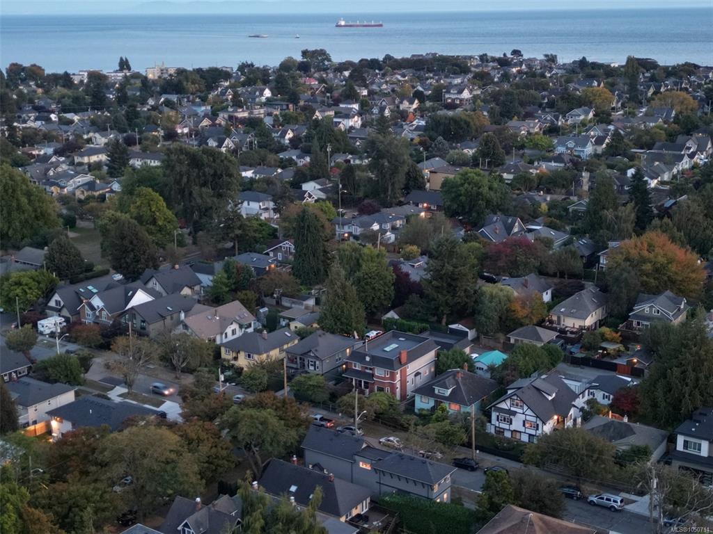 Fifth View of 1150 Oxford St, Victoria, BC, V8V 2V3