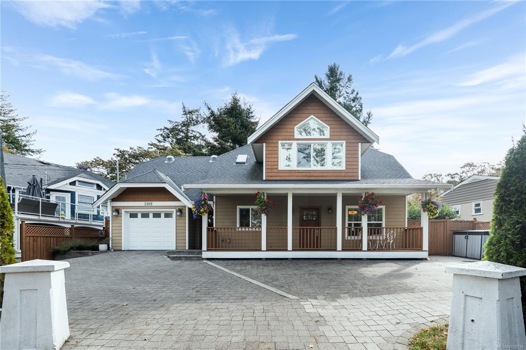 Third View of 3919 Blenkinsop Rd, Saanich, BC, V8P 3P4