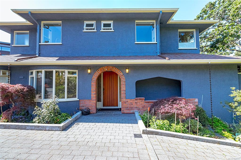 Third View of 1 Briar Pl, Victoria, BC, V8S 3J5