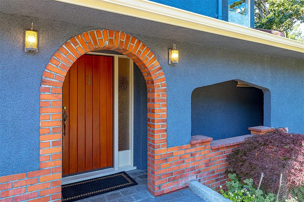 Fourth View of 1 Briar Pl, Victoria, BC, V8S 3J5