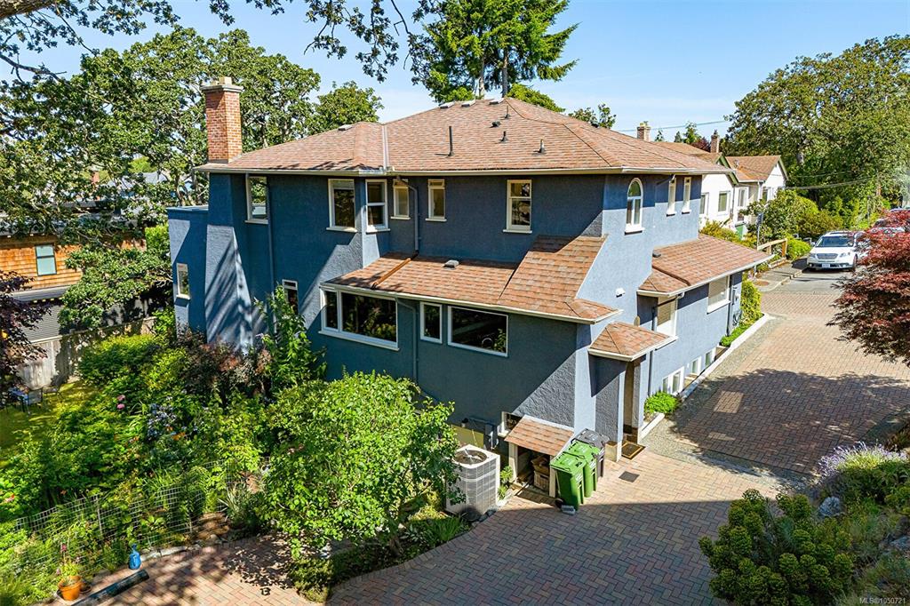Fifth View of 1 Briar Pl, Victoria, BC, V8S 3J5
